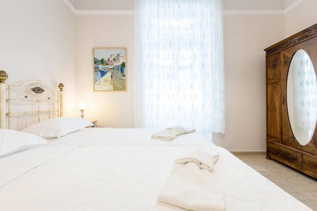 Neoclassical Apartment With 2 Bedrooms In Piräus Exterior foto