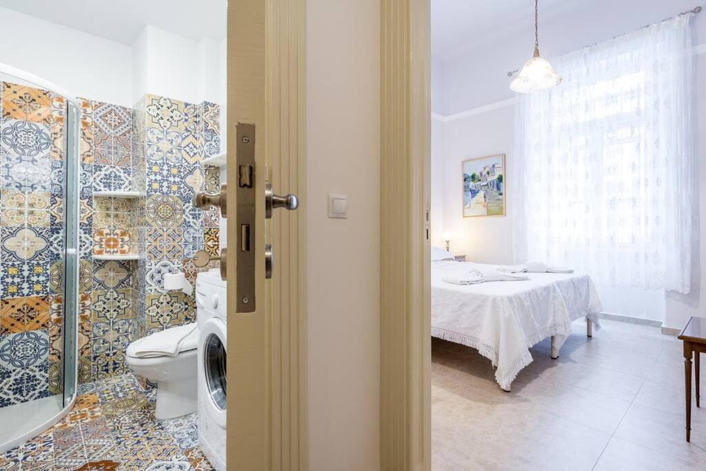 Neoclassical Apartment With 2 Bedrooms In Piräus Exterior foto