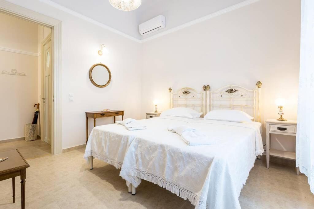 Neoclassical Apartment With 2 Bedrooms In Piräus Exterior foto