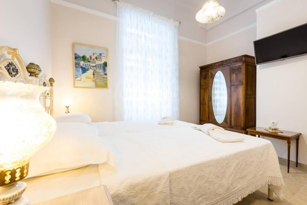 Neoclassical Apartment With 2 Bedrooms In Piräus Exterior foto