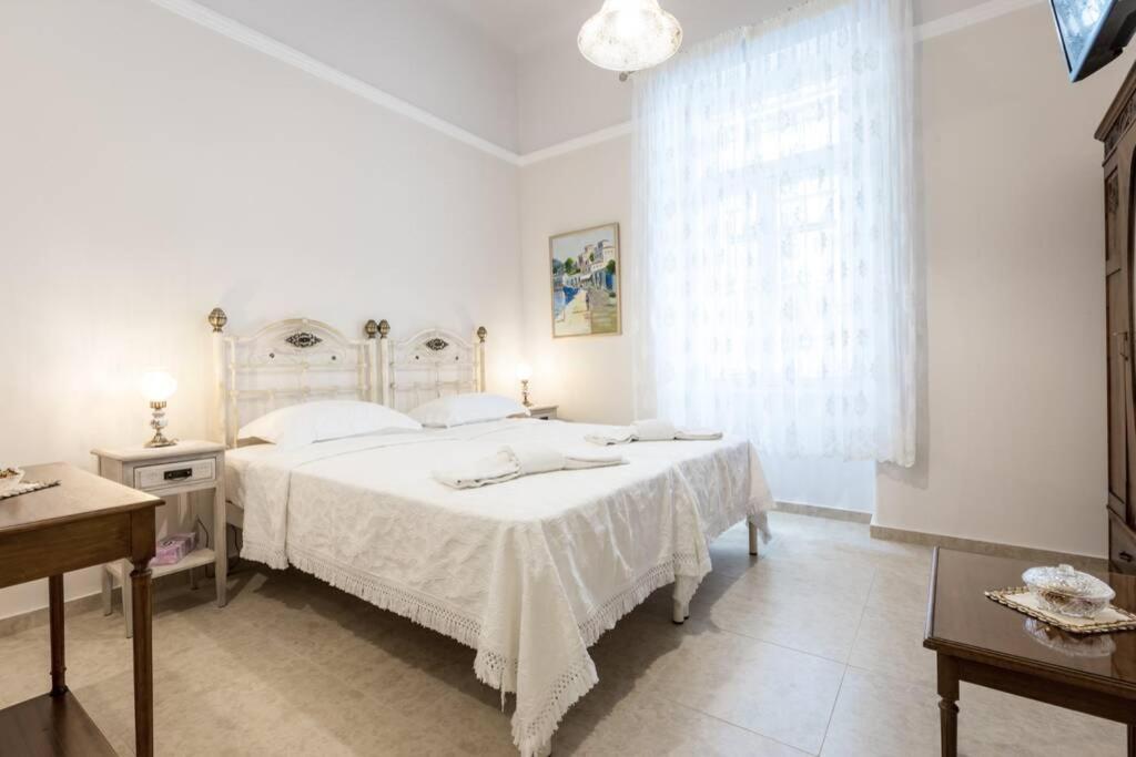 Neoclassical Apartment With 2 Bedrooms In Piräus Exterior foto