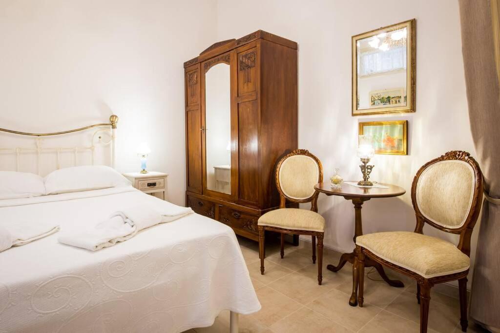 Neoclassical Apartment With 2 Bedrooms In Piräus Exterior foto