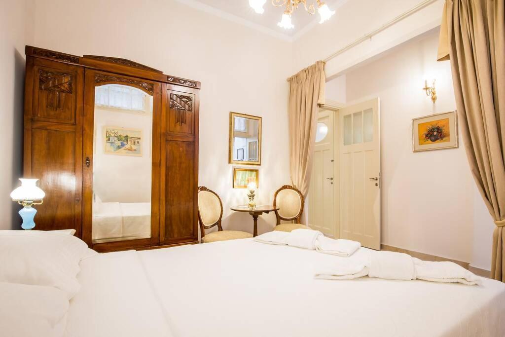 Neoclassical Apartment With 2 Bedrooms In Piräus Exterior foto