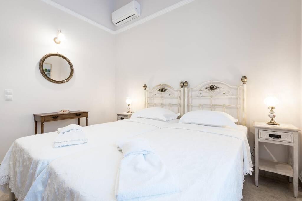 Neoclassical Apartment With 2 Bedrooms In Piräus Exterior foto
